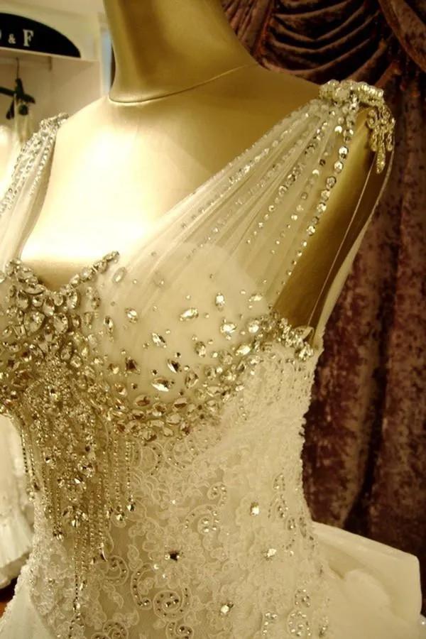Anneprom High Quality Floor-Length V-Neck Beading Chapel Train Wedding Dresses APW0077