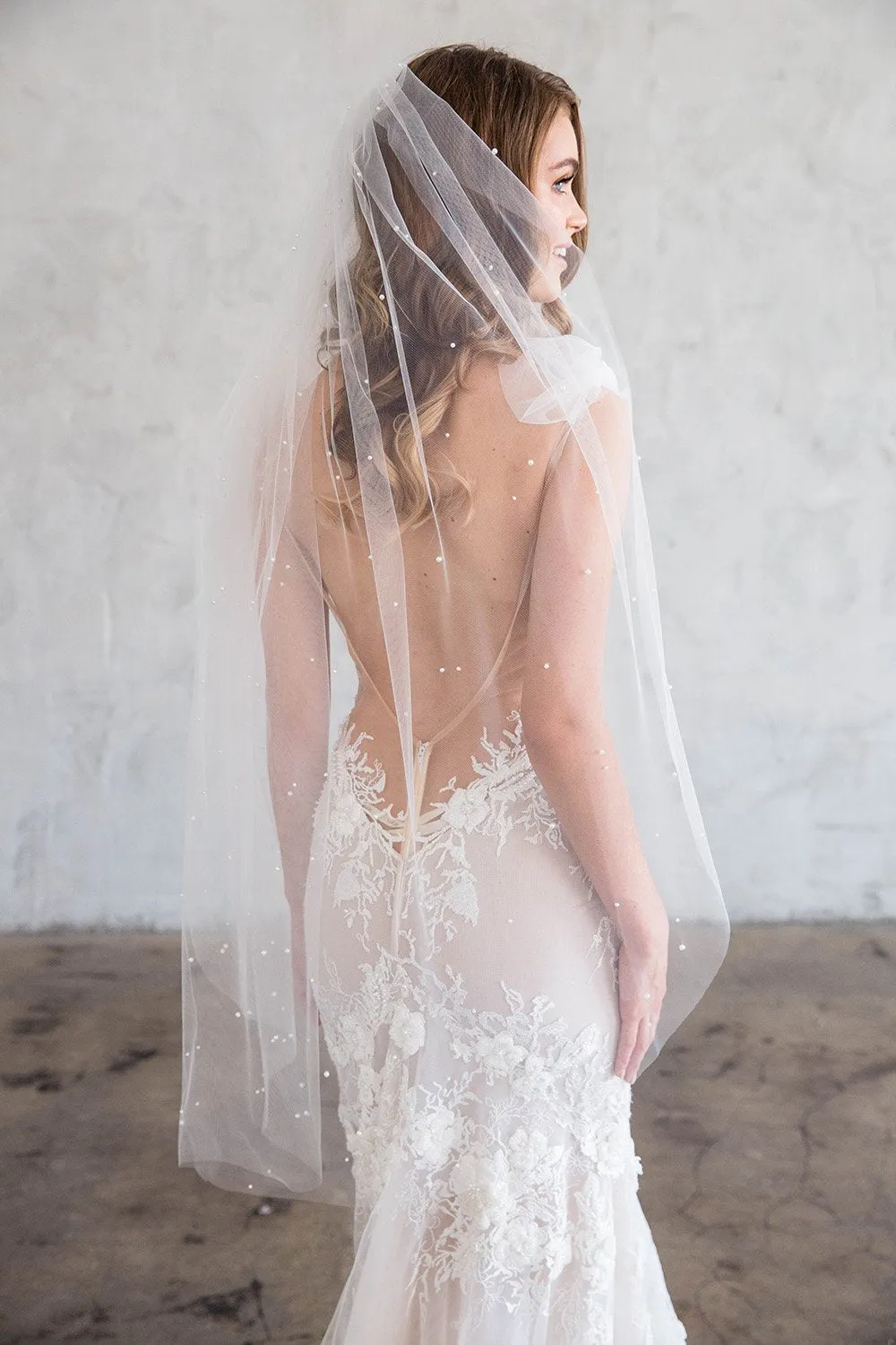 AUDE FINGERTIP VEIL WITH SCATTERED PEARLS