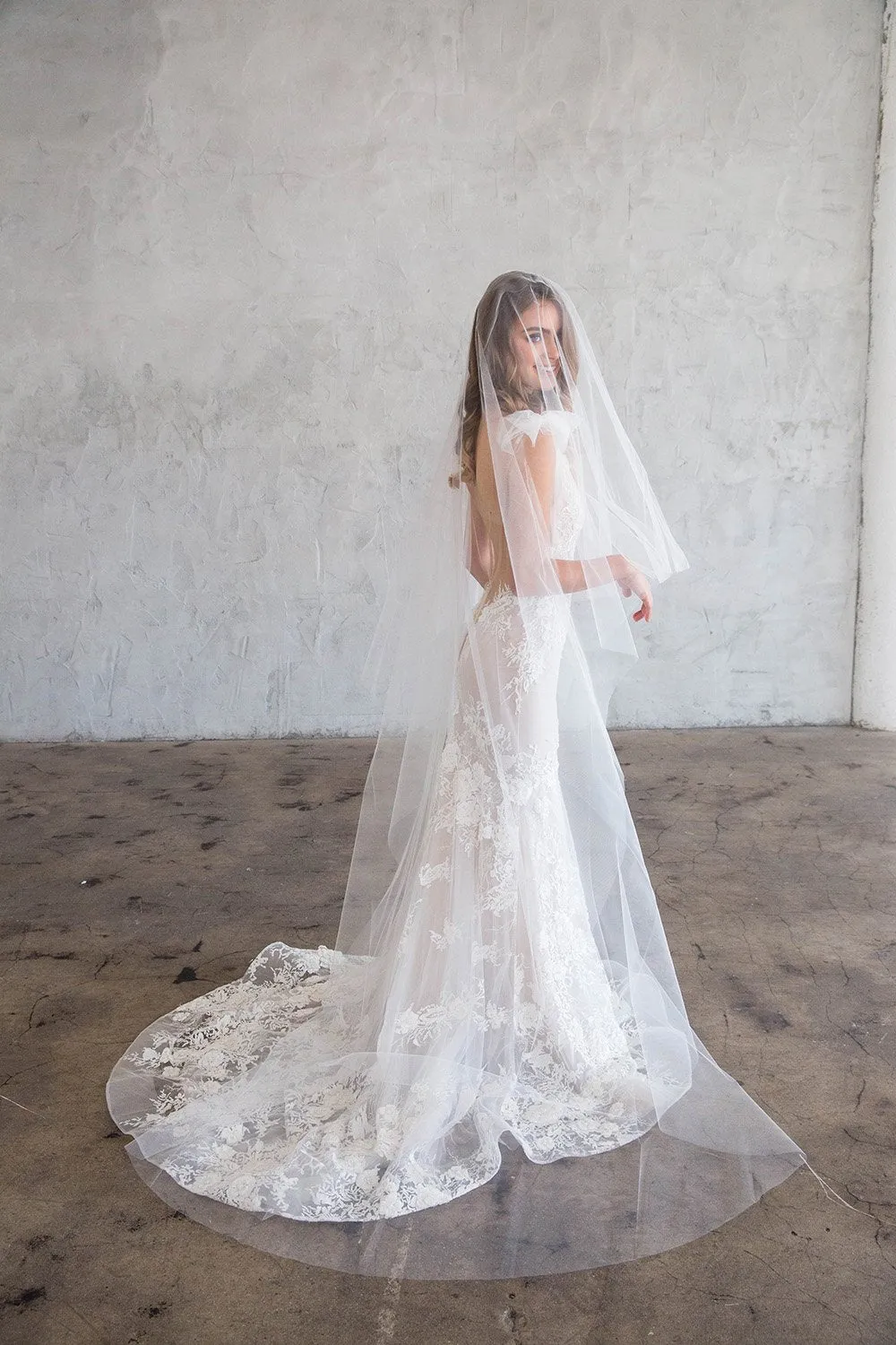 BEAU CHAPEL PLAIN VEIL WITH BLUSHER