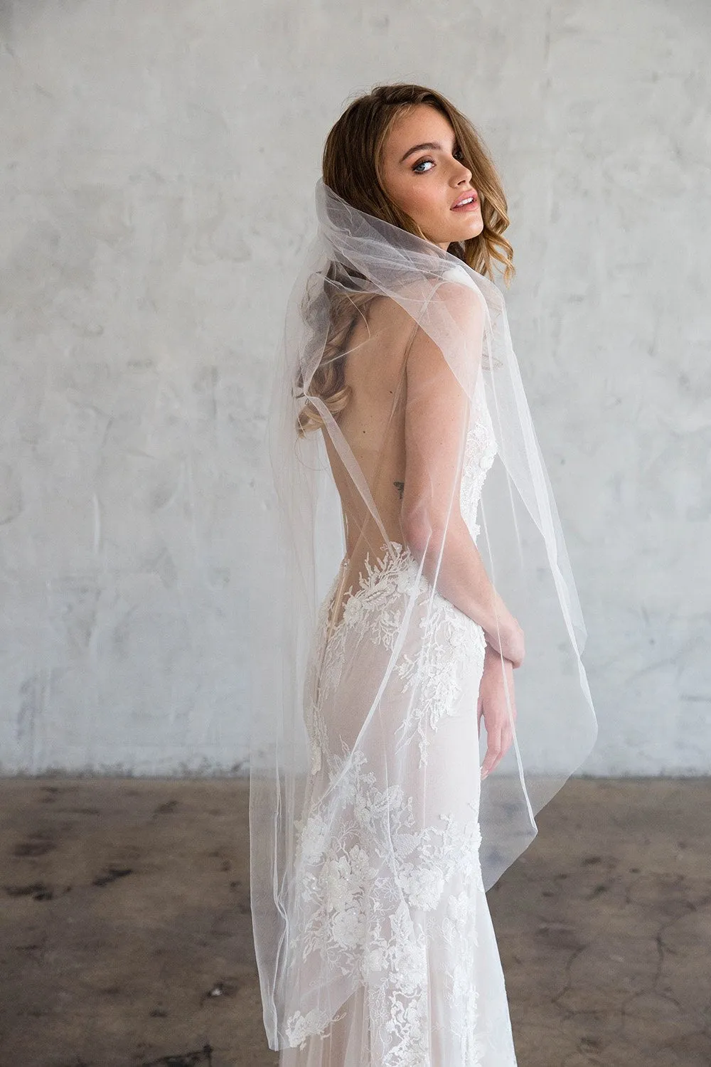 CHARLIE KNEE LENGTH PLAIN VEIL