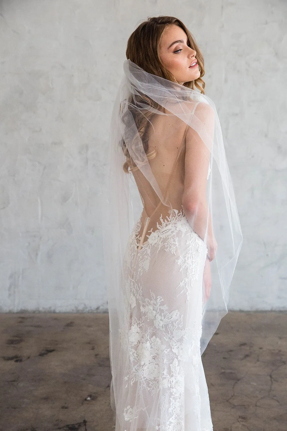 CHARLIE KNEE LENGTH PLAIN VEIL