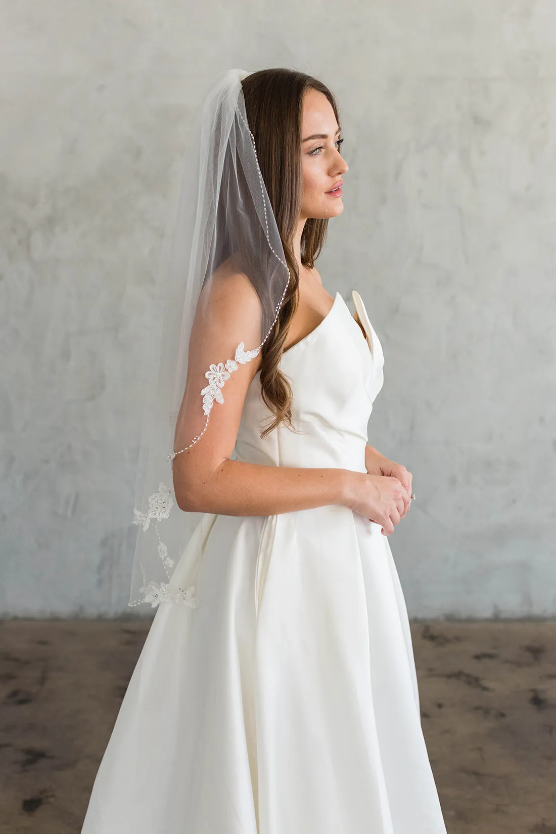 DYANN  FINGERTIP VEIL - LACE EDGE 12" FROM COMB