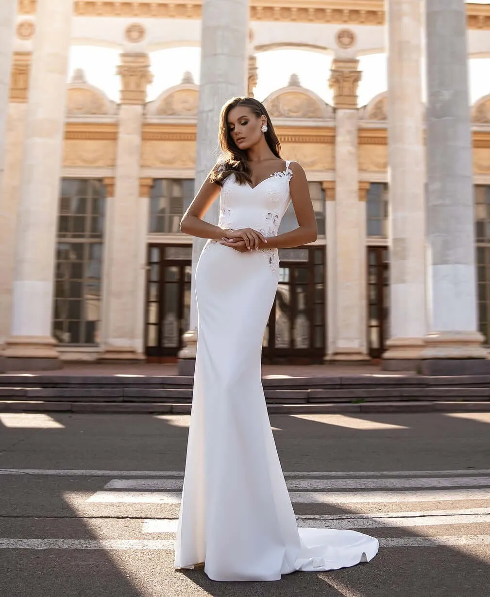Filis - Fit and Flare Crepe Wedding Dress