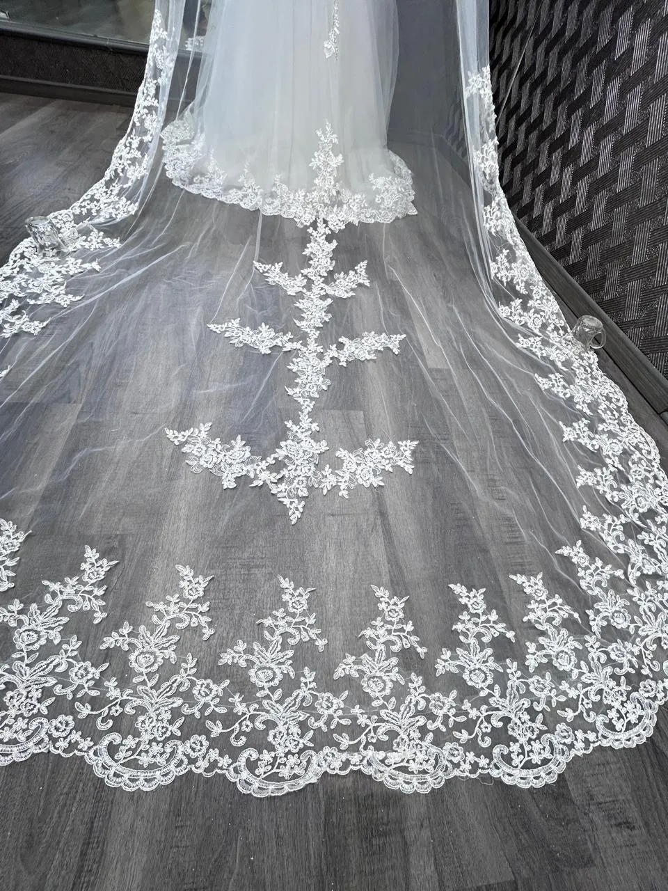 GownLink's  4 Meters Long Bridal Veil Cathedral Christian & Catholic Wedding GLVHML007