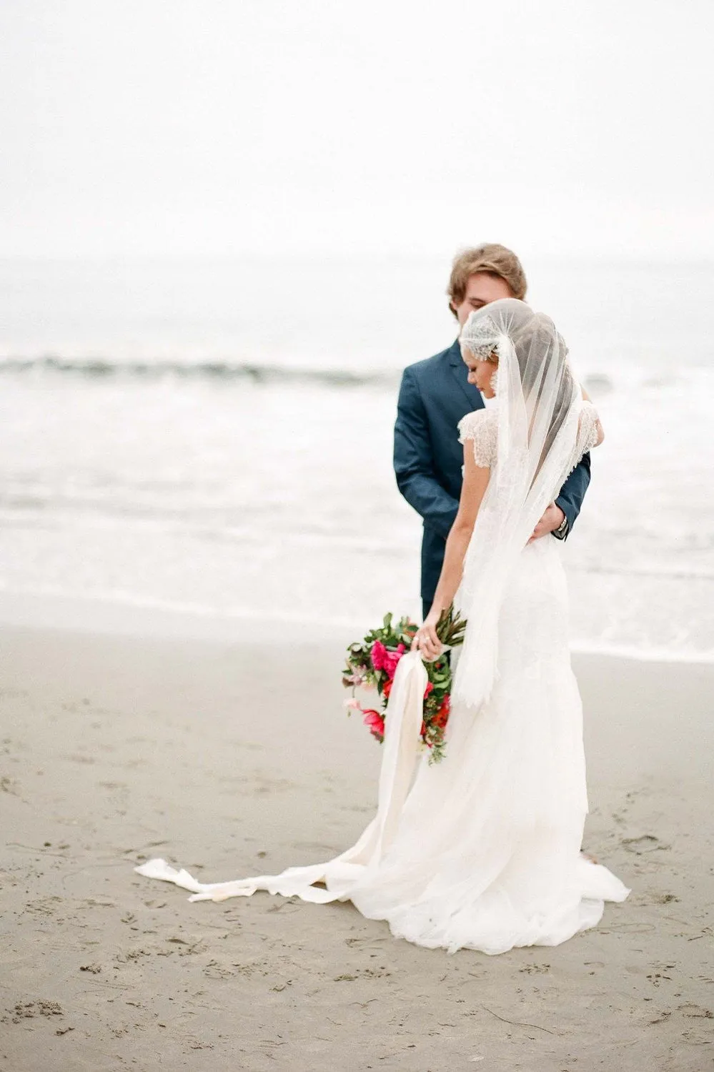 Mar Scalloped French Lace Juliet Veil in Ivory silk tulle