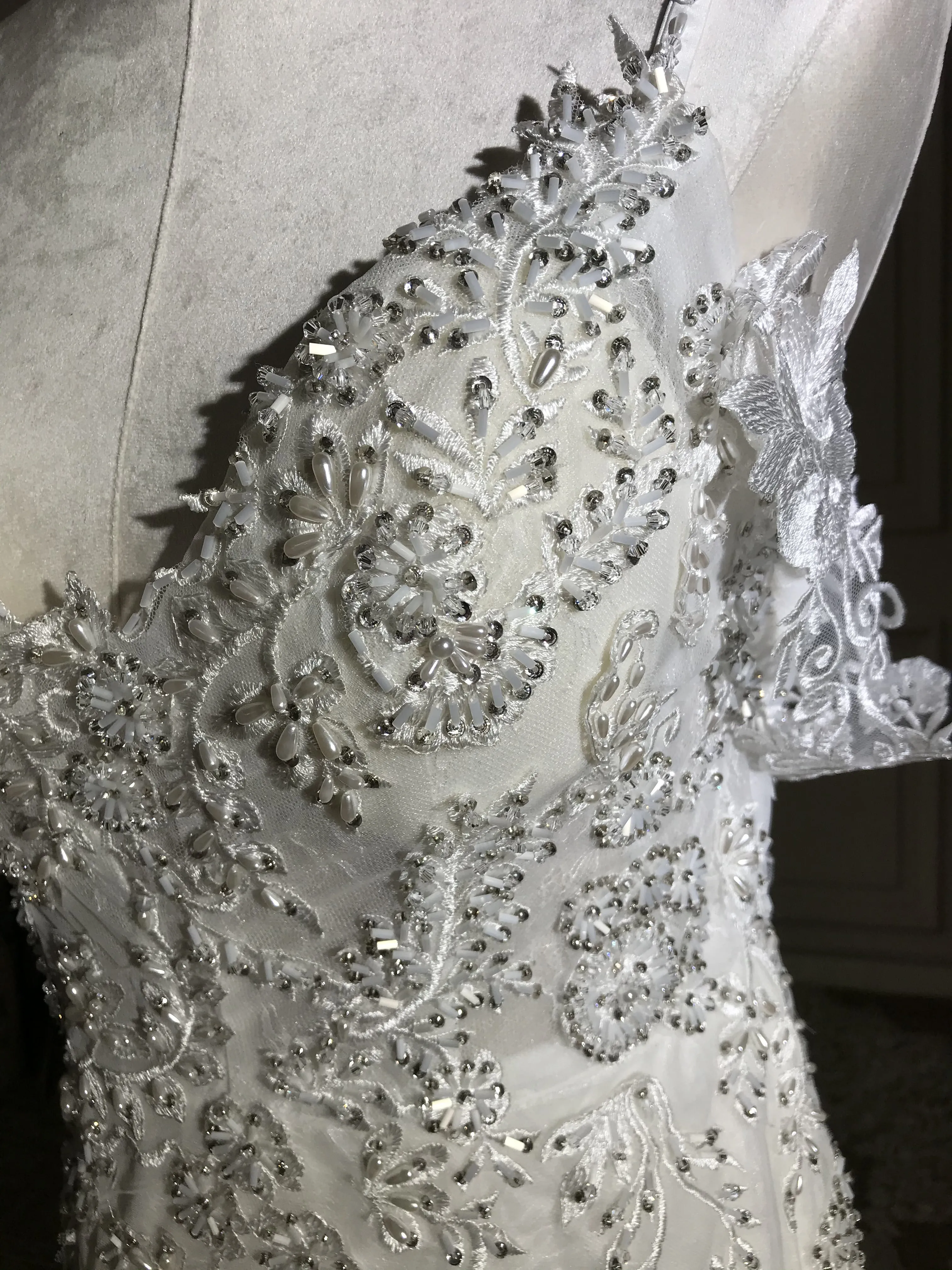 Spaghetti off shoulder lace appliques crystals rhinestones pearls beaded mermaid fit and flare wedding dress 2024