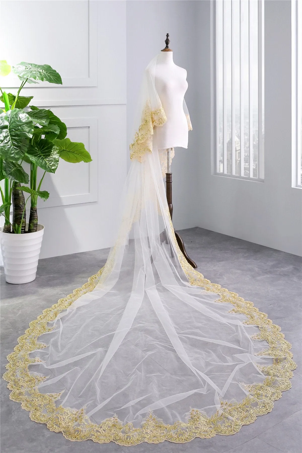 Two-Tier Wedding Veil UK Tulle Lace Edge Cathedral Veils Golden Appliques TS91023