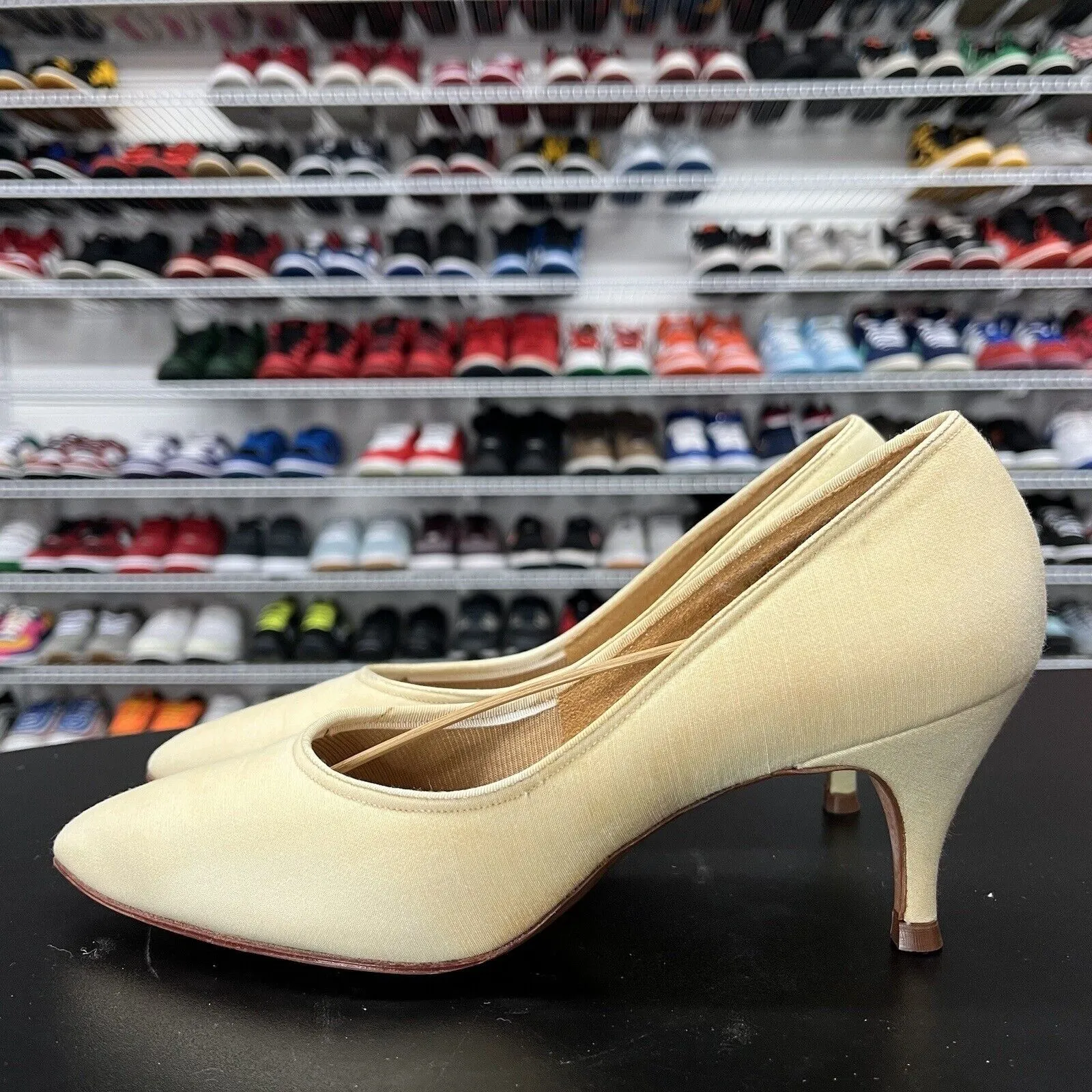 Vintage Naturalizer Women's White Peau De Soie Low Heel Cream Size 6.5