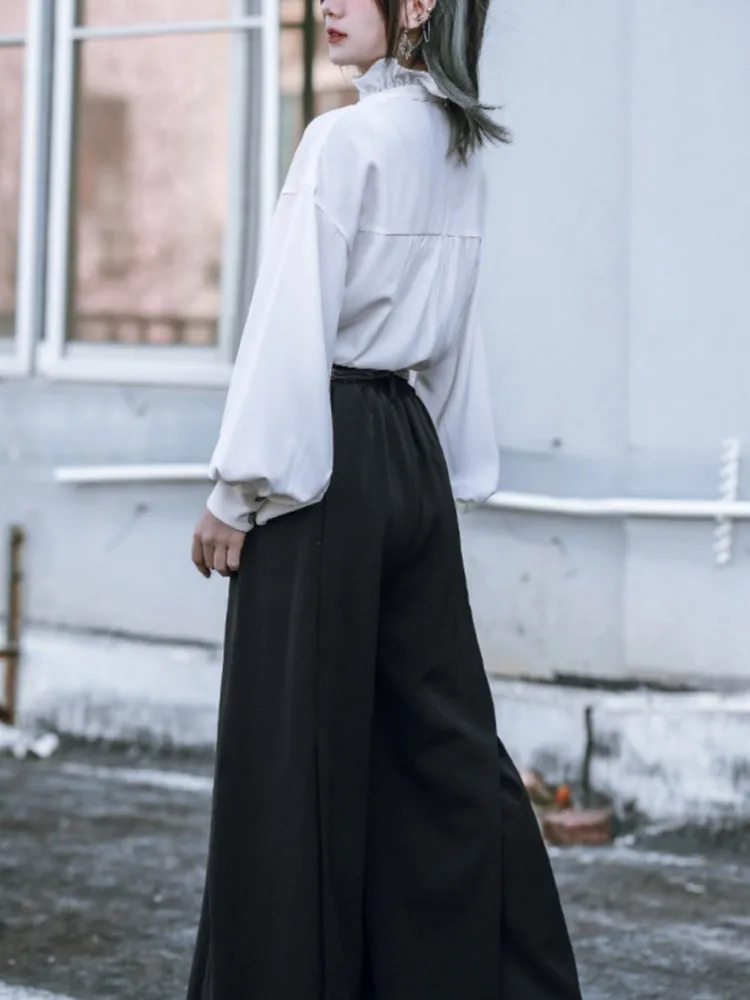 White Shirt with Chinese-Style Lace Collar