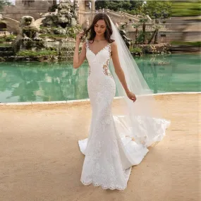 Women's Sleeveless V-Neck Lace Appliques Wedding Dress